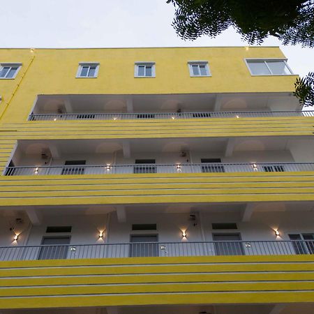 Yellow Bells Studios And Suites Gachibowli Ngoại thất bức ảnh