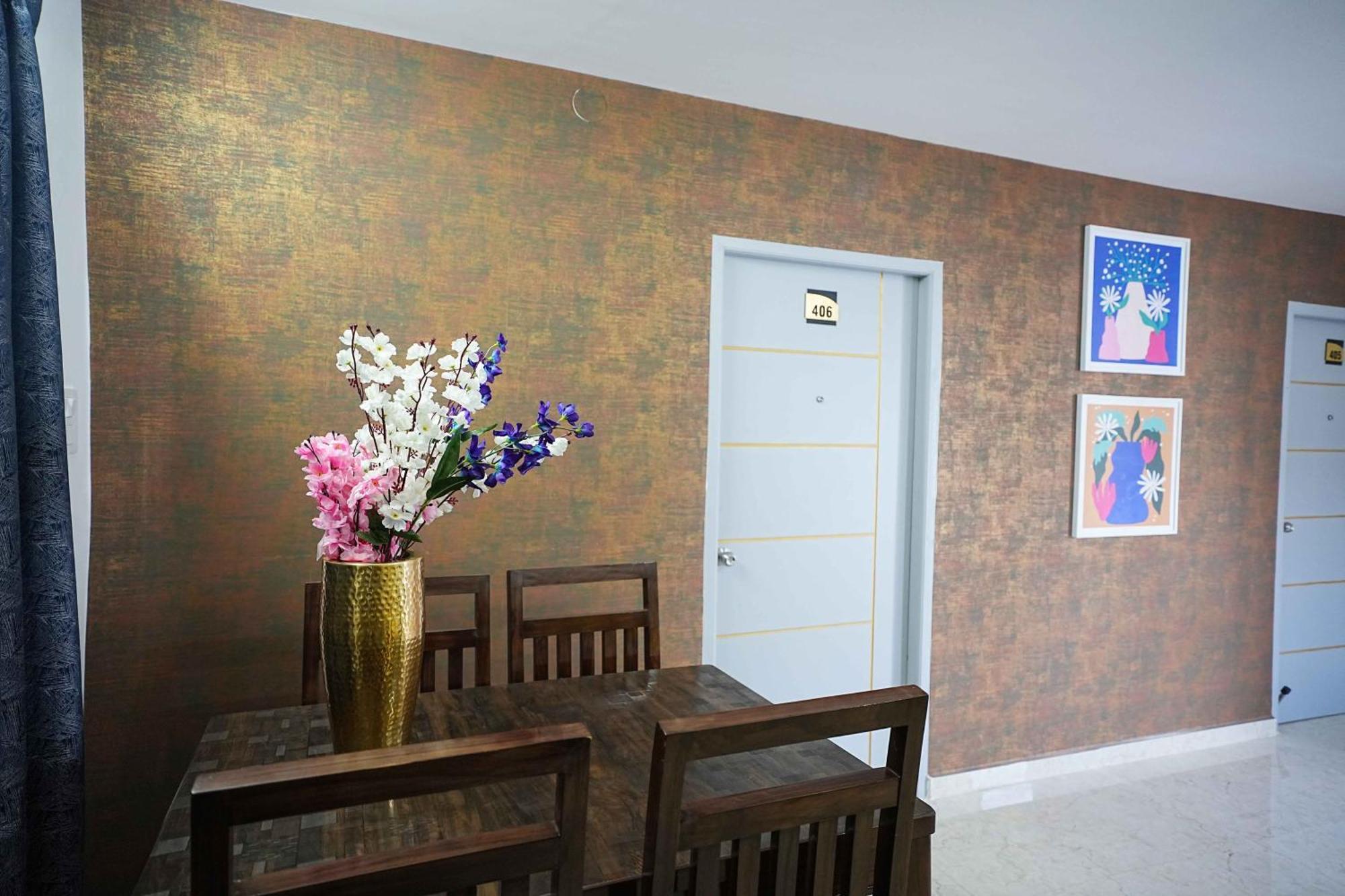 Yellow Bells Studios And Suites Gachibowli Ngoại thất bức ảnh