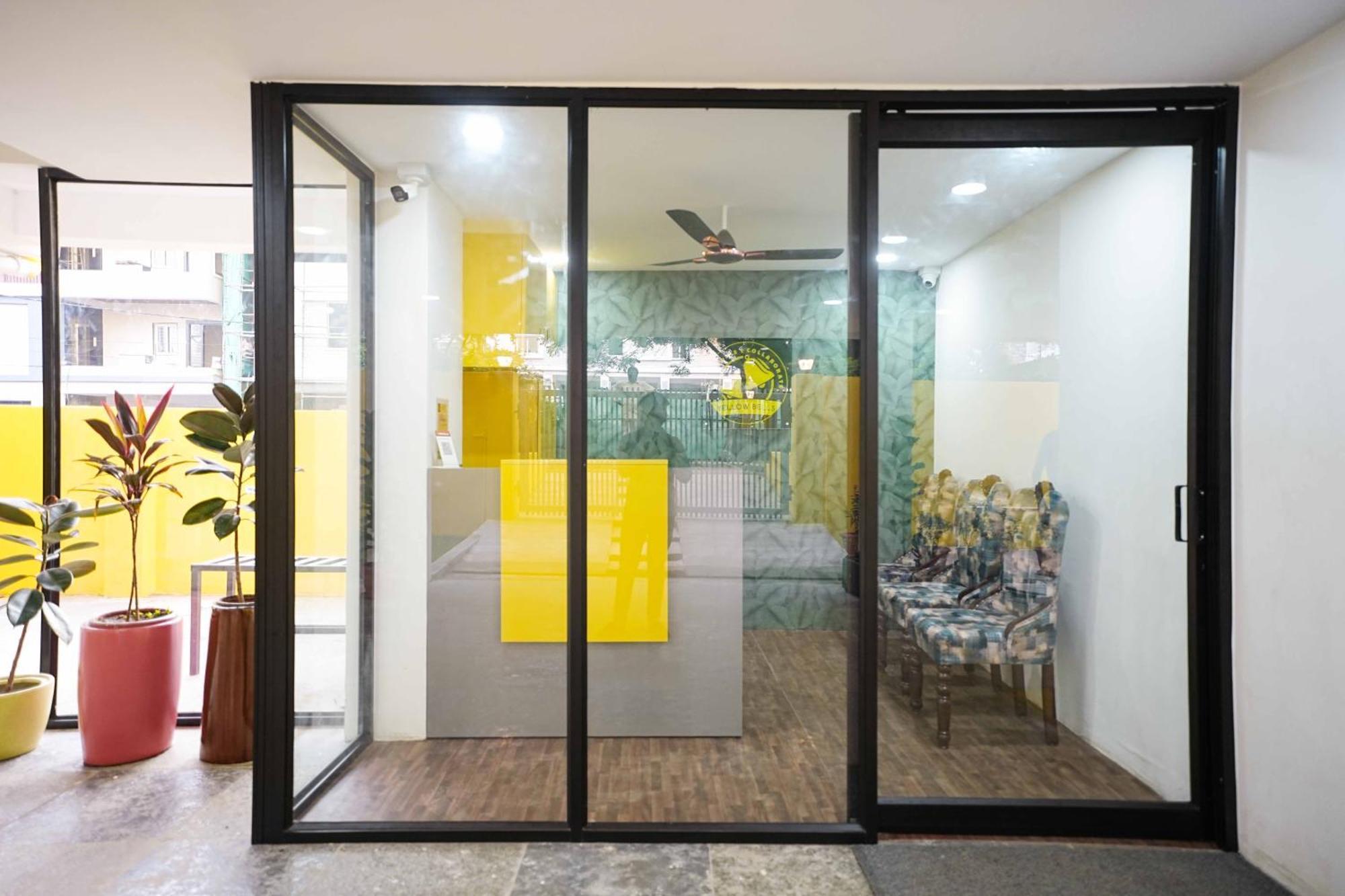 Yellow Bells Studios And Suites Gachibowli Ngoại thất bức ảnh