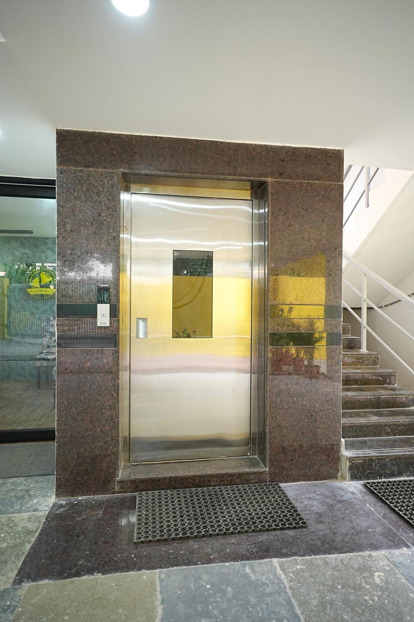 Yellow Bells Studios And Suites Gachibowli Ngoại thất bức ảnh