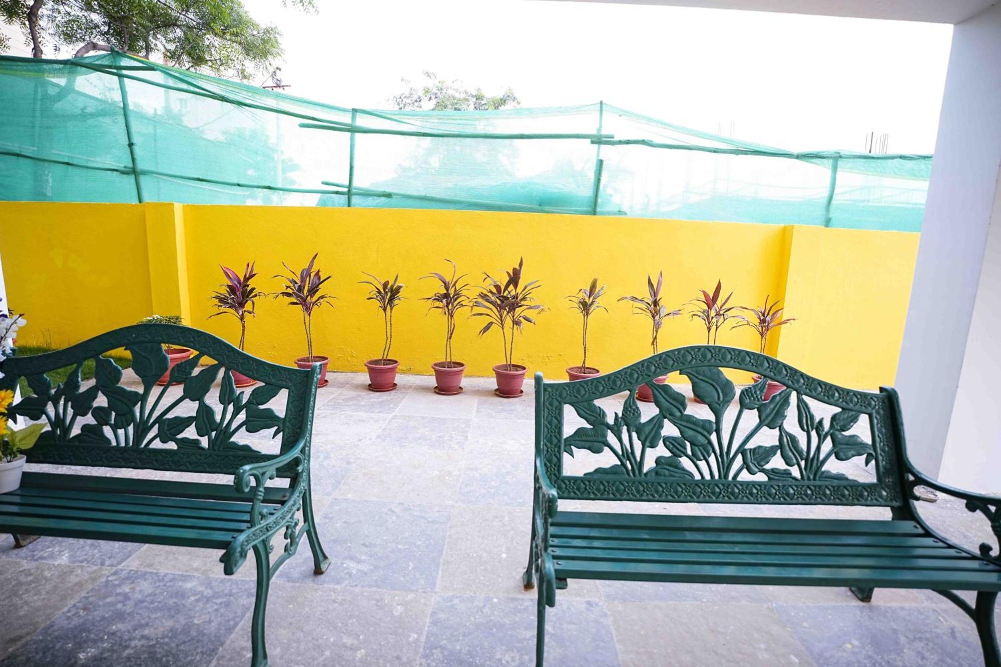 Yellow Bells Studios And Suites Gachibowli Ngoại thất bức ảnh