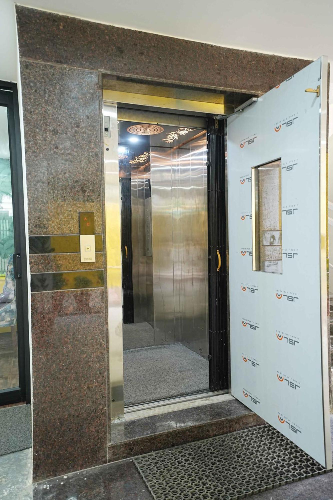 Yellow Bells Studios And Suites Gachibowli Ngoại thất bức ảnh