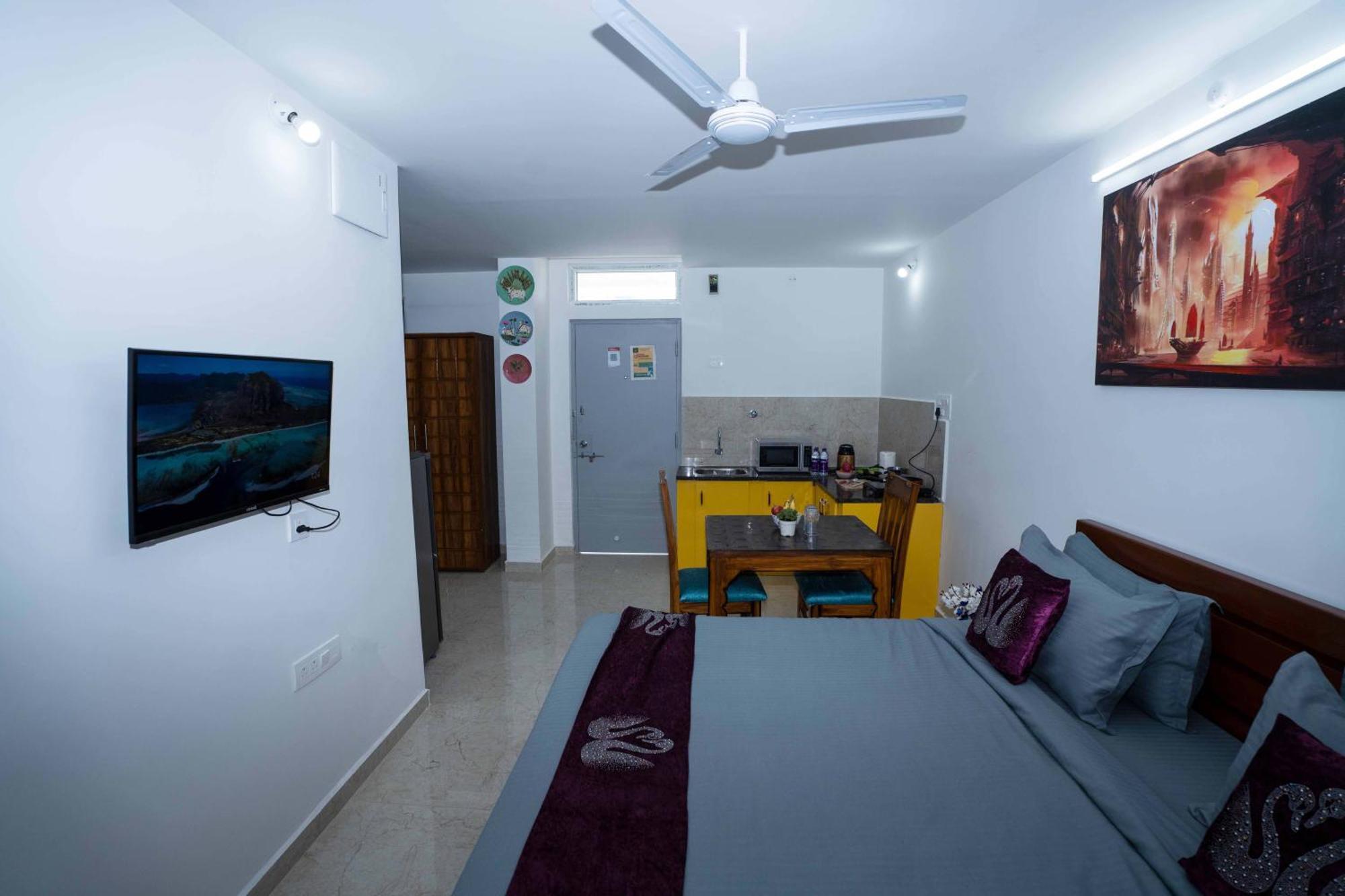 Yellow Bells Studios And Suites Gachibowli Ngoại thất bức ảnh