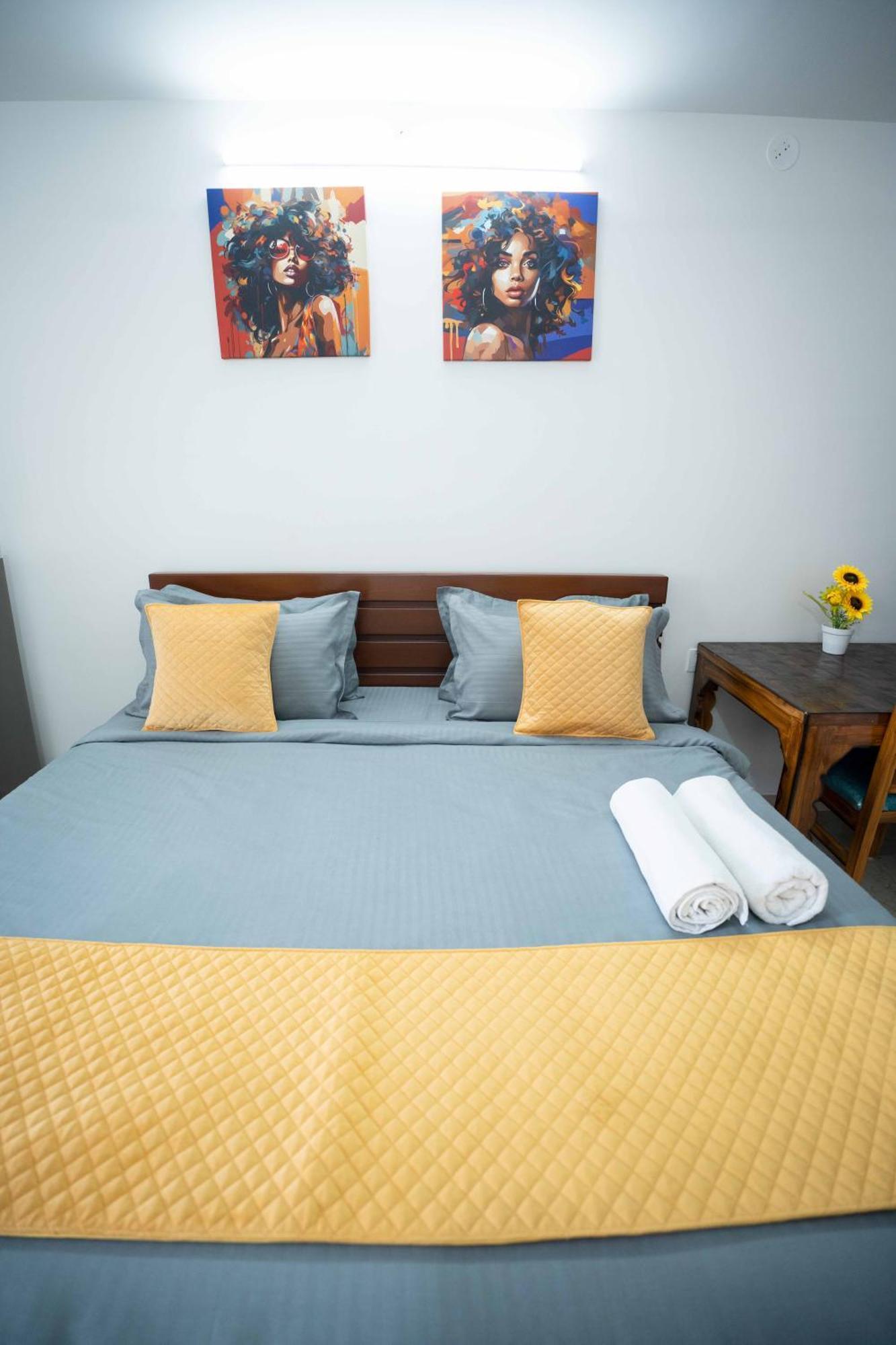 Yellow Bells Studios And Suites Gachibowli Ngoại thất bức ảnh