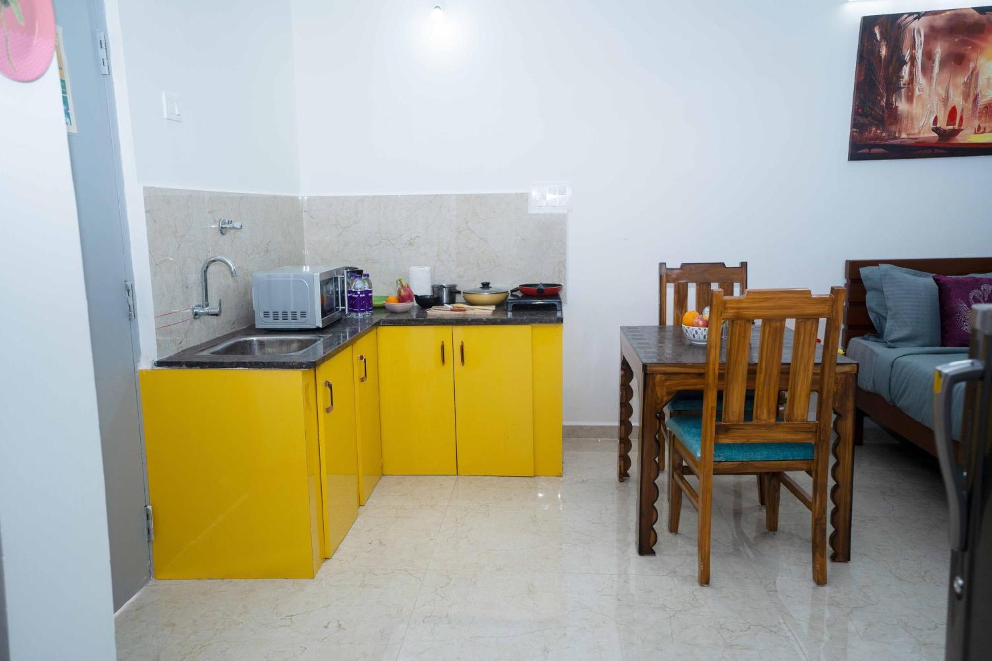 Yellow Bells Studios And Suites Gachibowli Ngoại thất bức ảnh