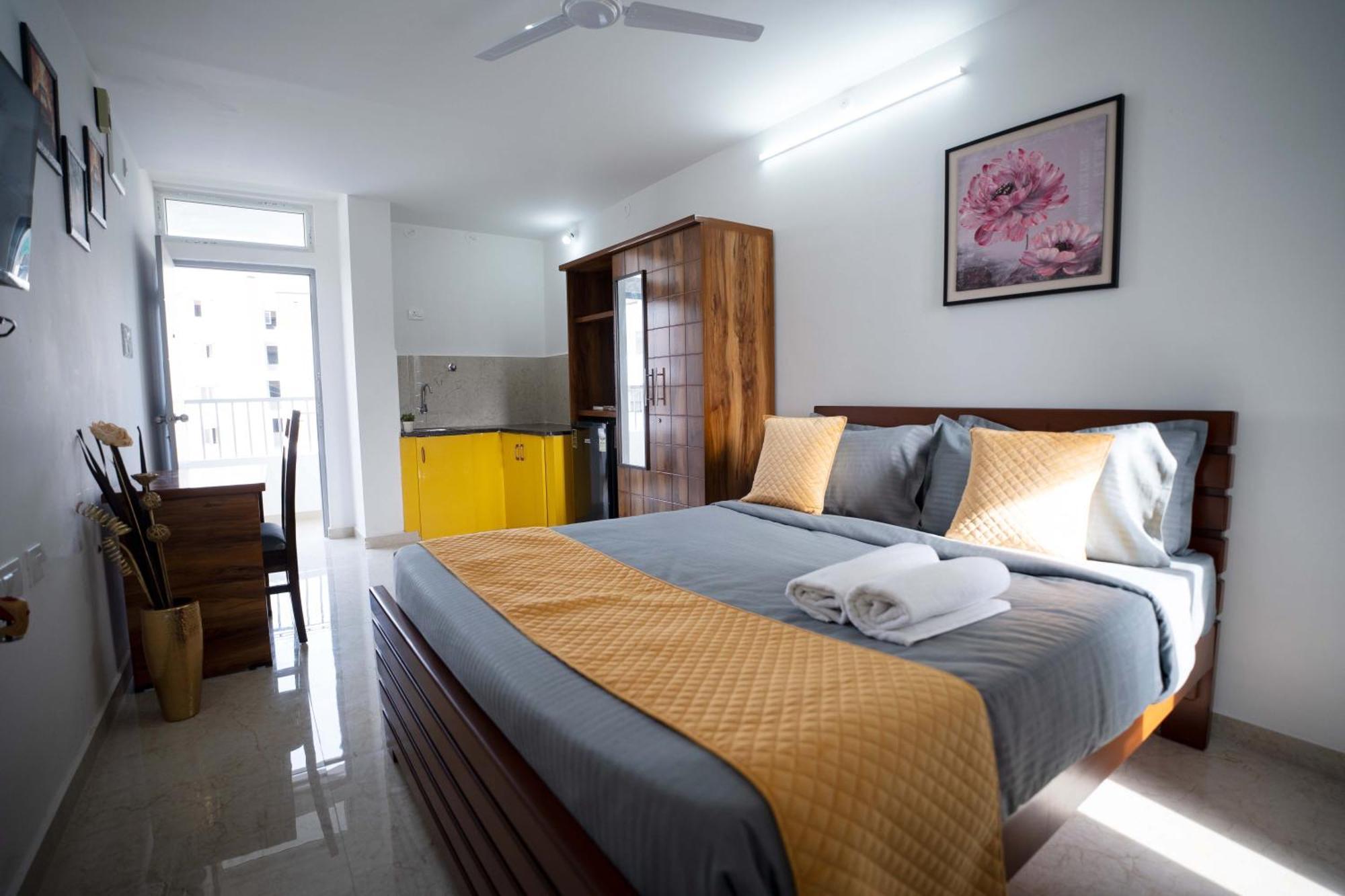 Yellow Bells Studios And Suites Gachibowli Ngoại thất bức ảnh